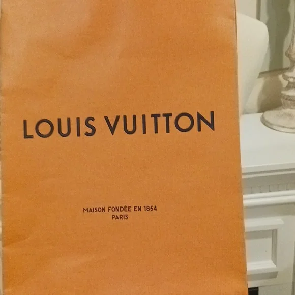 Louis Vuitton - Picture 5 of 5